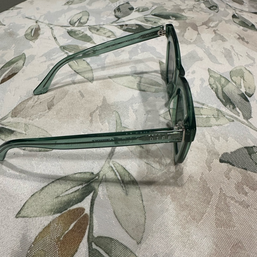 Diff Eyewear Green Transparent Sunglasses - Picture 3 of 6